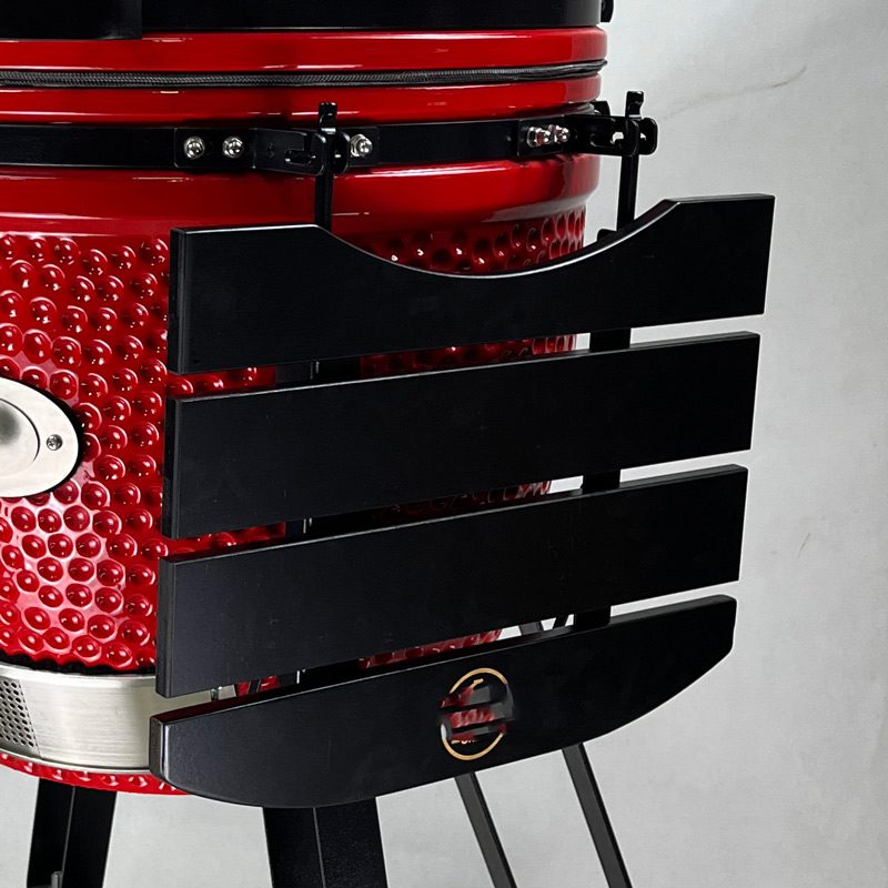 Keramik-Kamado-Grill-mit-Bambus-Seitentischen-und--Tischen-Bar-Typ